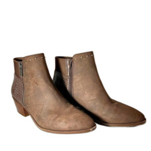 Market & Spruce size 9 ankle booties brown side zip studs 2” heel